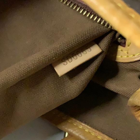 Louis Vuitton Batignolles Vertical Tote Handbag in Monogram Canvas (13" x 12") - Picture 11 of 11